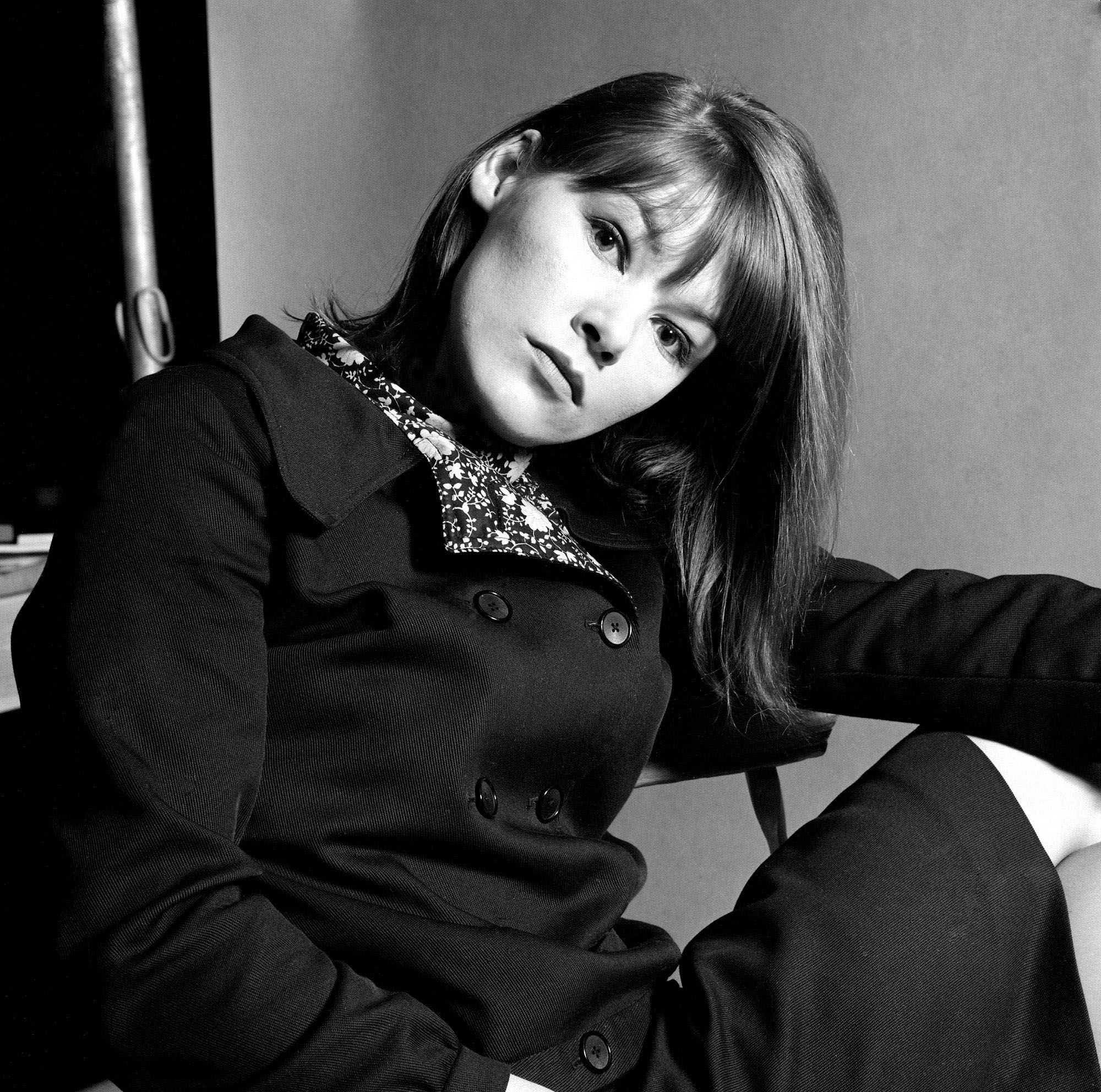 Happy birthday to Glenda Jackson, who turns 81 today. This is a portrait circa 1968. 
