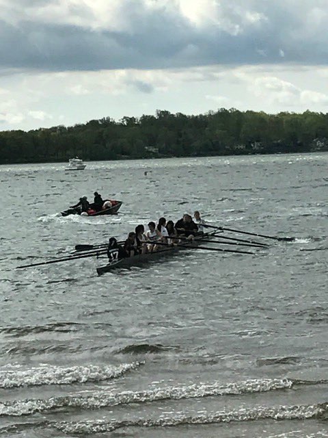 Hewitt_Hawks's tweet photo. Hewitt Crew! Varsity 8s pulling off at the L. I. Championships! #hewittcrew #hewittpride @tara_kinsey @ElizRenStevens @hewittschool https://t.co/AxWDJNHEYt