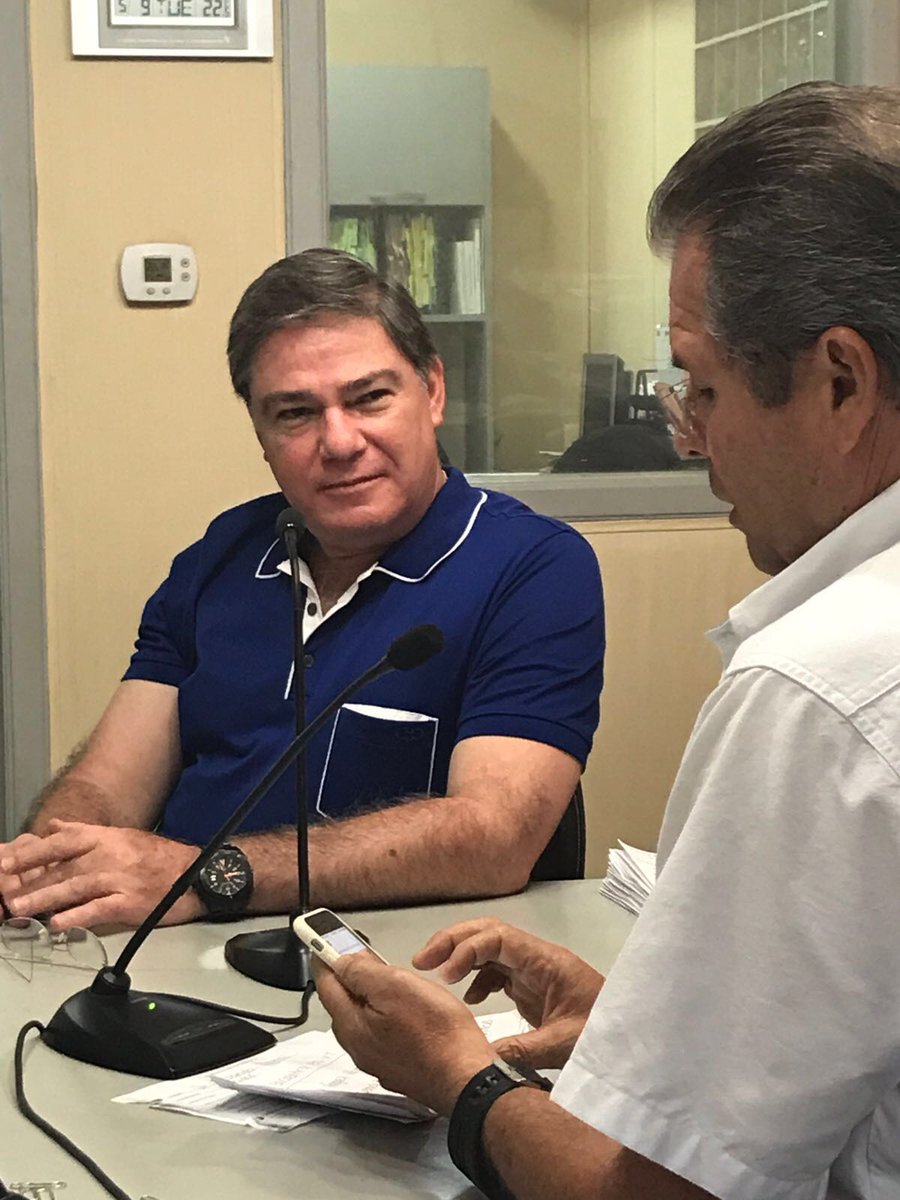 #EnVivo En estos momentos en #Entrevista en la <a href="/xevtfm/">xevt - xhvt</a> 104.1 FM ¡dale click! xevt.com <a href="/ChuySibillaO/">Chuy Sibilla Oropesa</a> <a href="/EmmanuelSibilla/">Emmanuel Sibilla O</a>