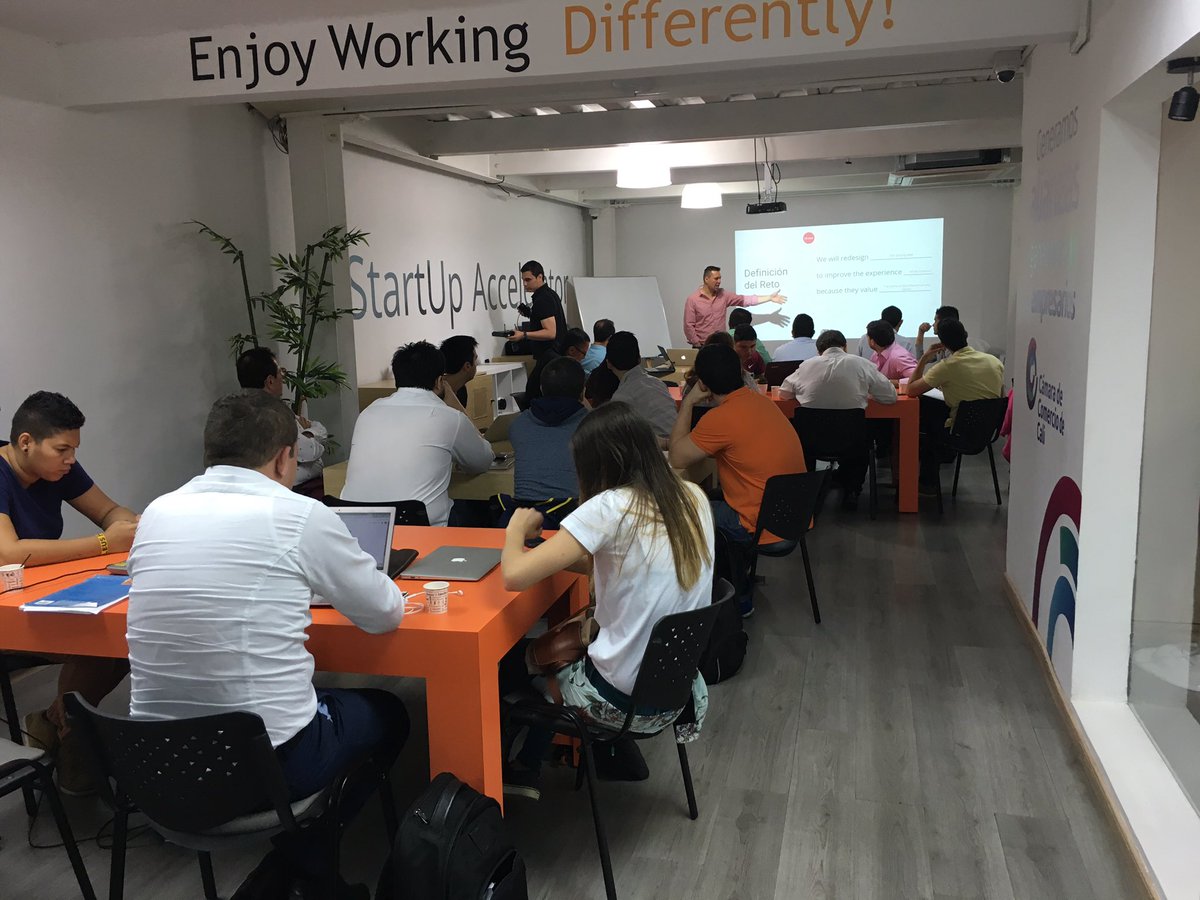 AppscoCali's tweet photo. @AppscoCali inicia su segunda sesión del taller empresarial. Le brindamos herramientas a empresas TIC para que crezcan y se consoliden. https://t.co/46mZpY4ajZ