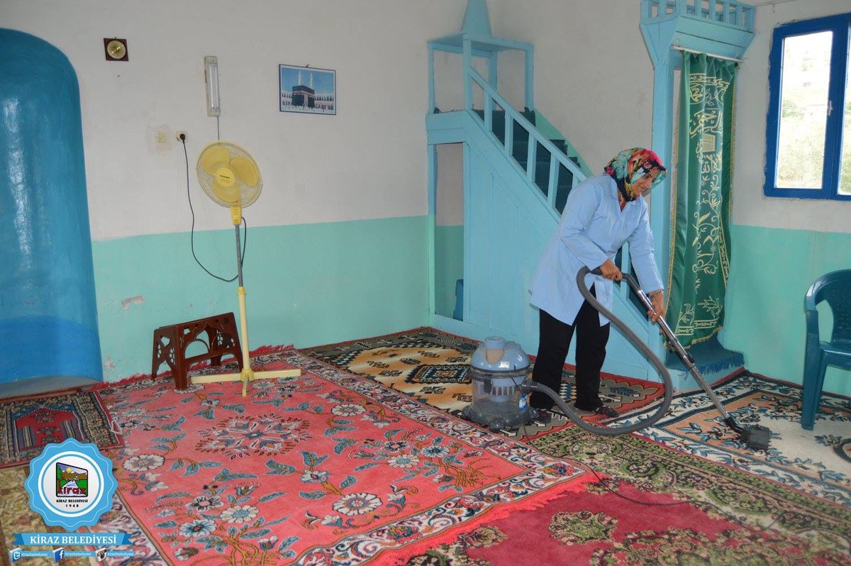 OzcSaliha's tweet photo. 11 Ayın Sultanı Ramazan yaklaşırken Cami Temizlik ekiplerimiz yoğun bir mesai harcayarak,camilerimizi pırıl pırıl temizliyor.🕌 https://t.co/BNcucjrlzM