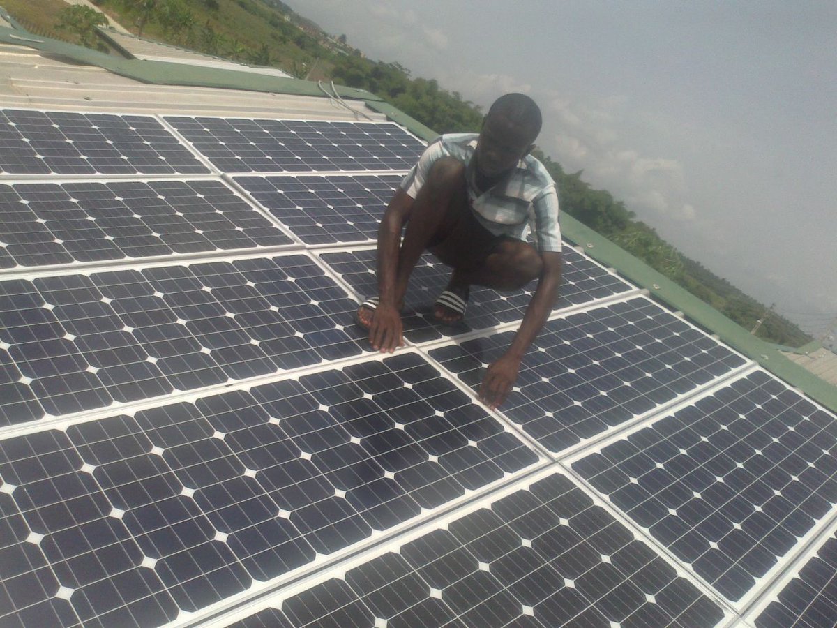 iamsurdboy's tweet photo. My name is Abubakr and anything Solar and inverter is my work, please kindly help to retweet, my customer maybe be on your TL https://t.co/JmbOVwRSnw