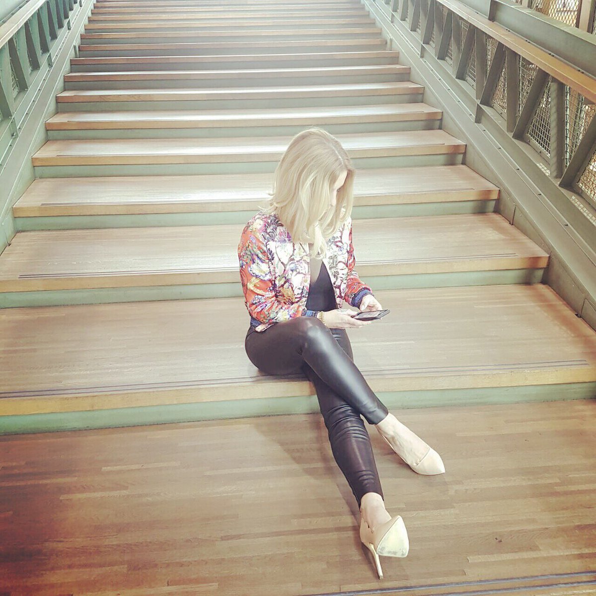 #ootd Drehtag mit @diesilasahin, @apjar_black und @chrissiemoissl für <a href="/tlc_de/">TLC. cambio de vida</a> 💛💫 (Donnerstag 21.45h könnt ihr das Ergebnis sehen 👀)