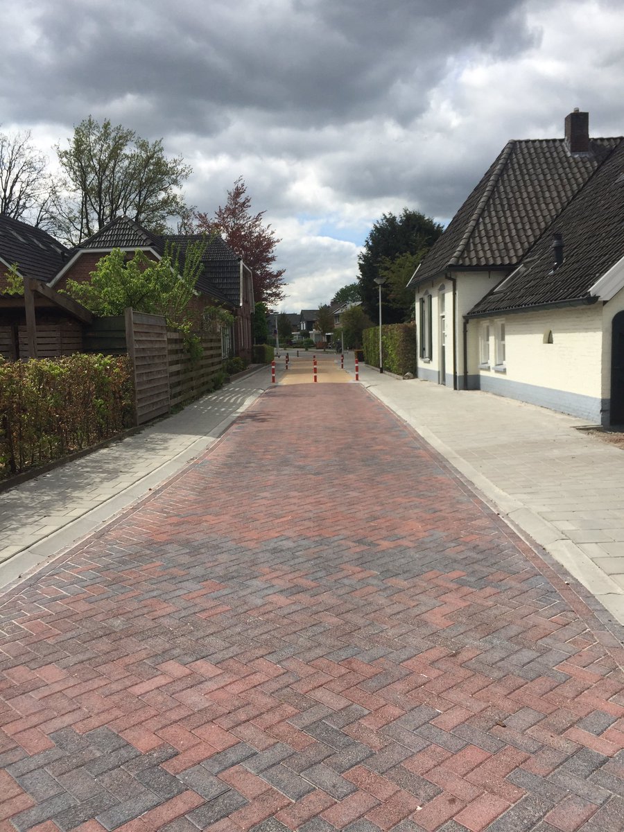 vdboschbeton's tweet photo. Opname #Wolfersweg #Neede @Gem_Berkelland Mooi project! @LansinkBVgww verantwoordelijk voor de uitvoering. https://t.co/xgfXZxfiuB