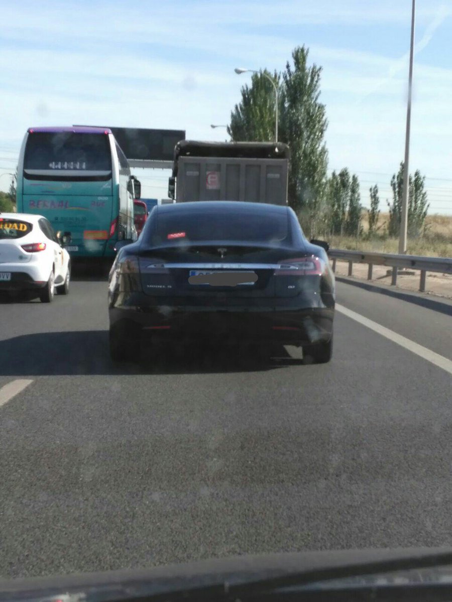 AlexFrancoss's tweet photo. @TeslaMotors  y @cabify_espana presente y FUTURO https://t.co/niFpvx93Yz