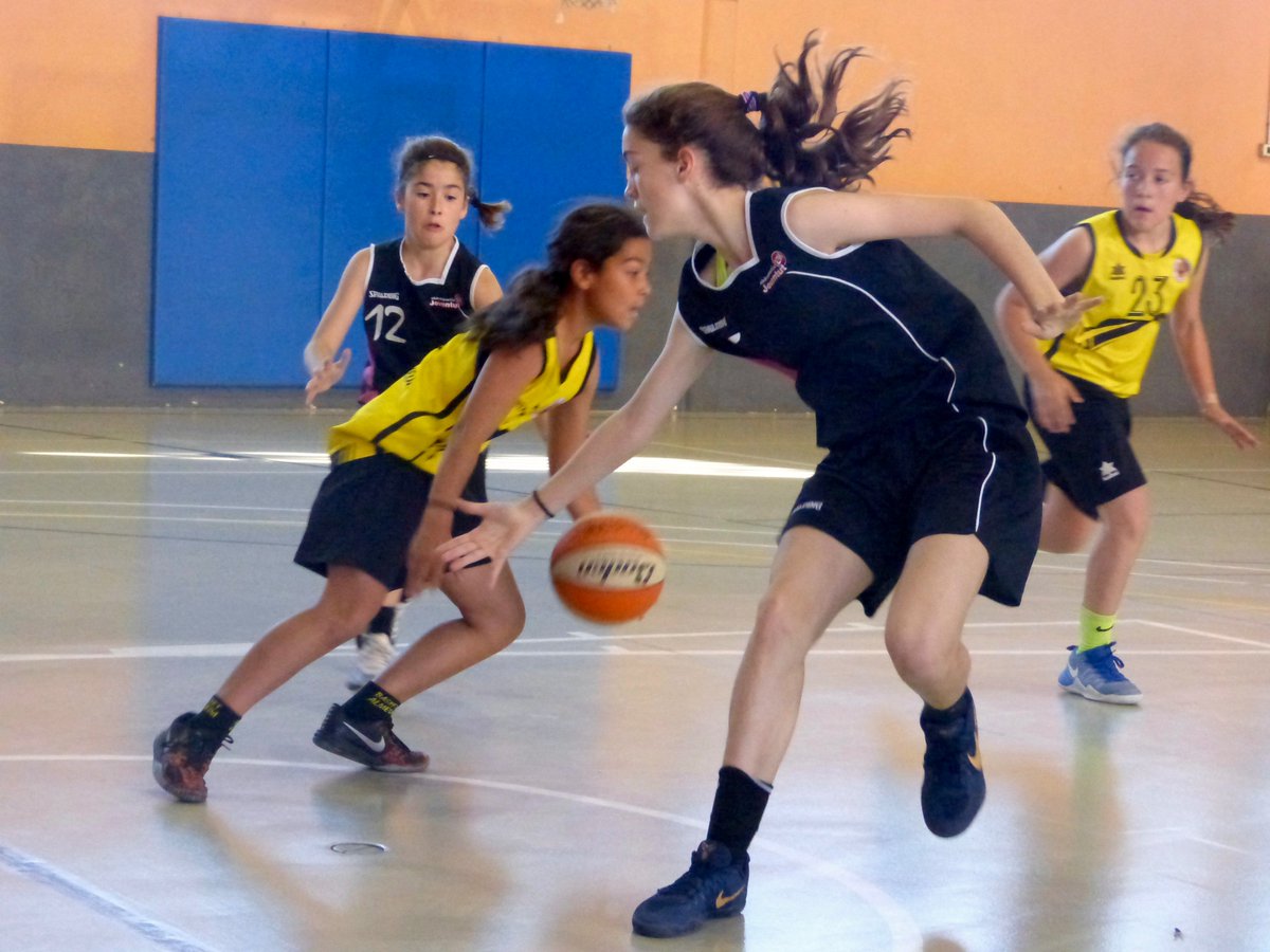 ASRBasketAlmeda's tweet photo. Àlbum 📸 #M1F #nuncadejesdesoñarensermetralleta https://t.co/ZlLQh7oFov Actualitzat amb els 2 partits del cap de setmana 📷 @gemmatatay 🏀👏 https://t.co/rIuWYKFAXP