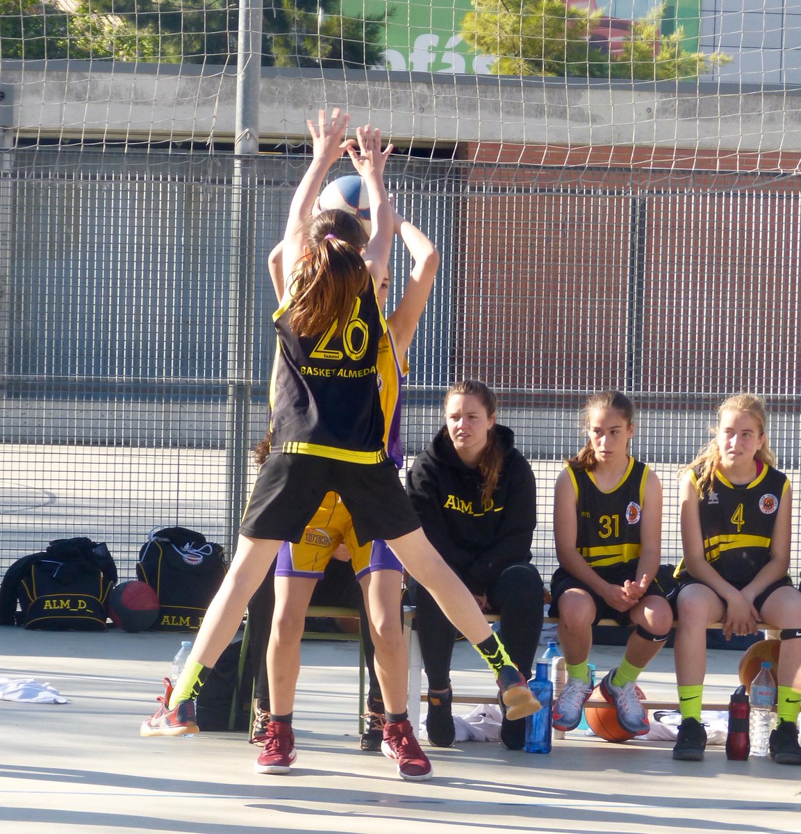 ASRBasketAlmeda's tweet photo. Àlbum 📸 #M1F #nuncadejesdesoñarensermetralleta https://t.co/ZlLQh7oFov Actualitzat amb els 2 partits del cap de setmana 📷 @gemmatatay 🏀👏 https://t.co/rIuWYKFAXP