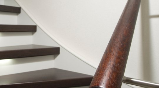 In vier stappen berekenen wij gratis voor u de juiste trapleuning kromming! Zo bent u zeker van de juiste leuning! bit.ly/KrommingLeuning