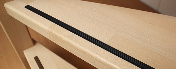 Welke kleur anti slip strip past bij uw trap? Wit, lichtgrijs, donkergrijs, zwart of bruin? bit.ly/AntiSlipStrip