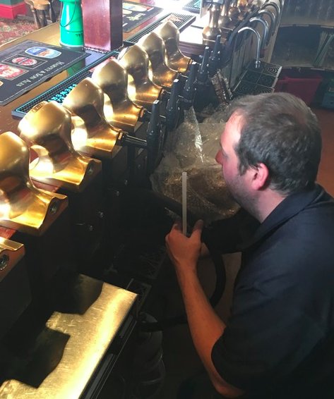 TheAlmaArms's tweet photo. We now have @Harveys1790 GOLD BEER on tap! Here's a couple of pics of Mark doing the install 🍺  #AlmaArms #Beer #Uckfield https://t.co/6hvMAEqksl