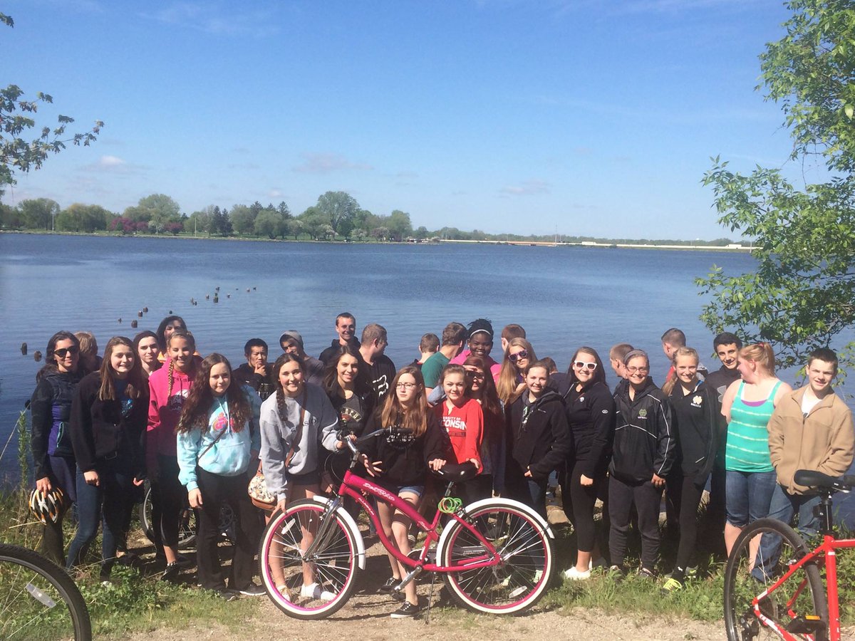 CommunitiesONHS's tweet photo. The @CityofOshkosh is becoming a great place to bicycle. Our students want you to find out by joining other riders for #BikeOsh on May 20th! https://t.co/tBia6T7UI5