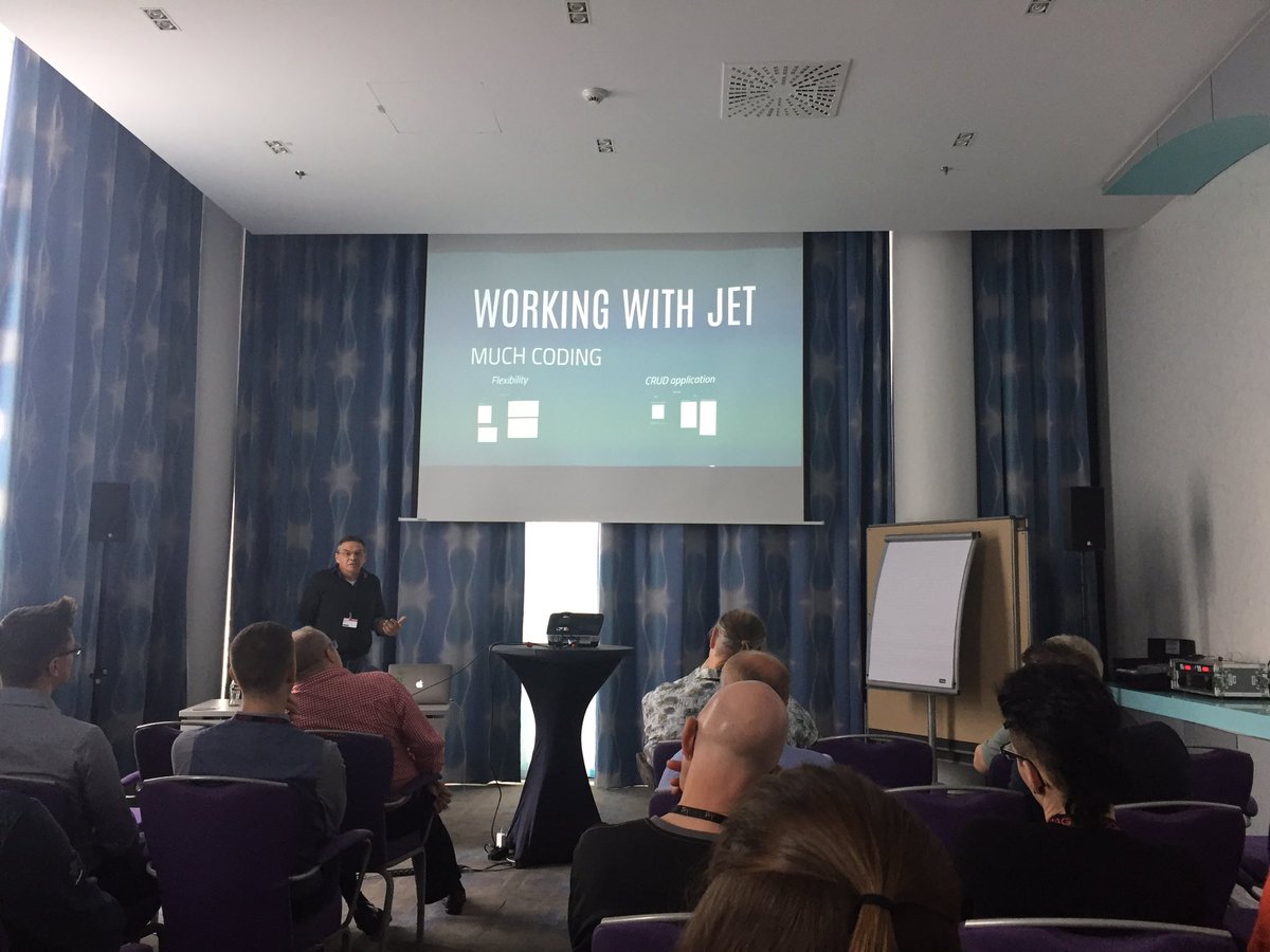 phsalvisberg's tweet image. #orclapex vs JET by @DickDral at #APEXCONN17 -  JET looks very promising and ready for #thickdb
