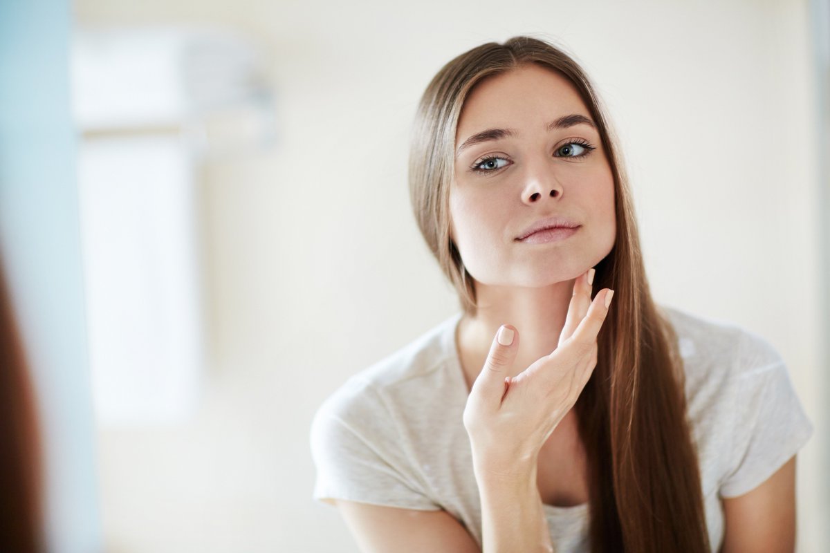 LACUREOFFICINE's tweet photo. [BEAUTY TIP] : Starting your morning routine by cleansing your skin will reduce visibly the imperfections by 80%
https://t.co/lLYzSuiYtC https://t.co/wvPwLKTfIm