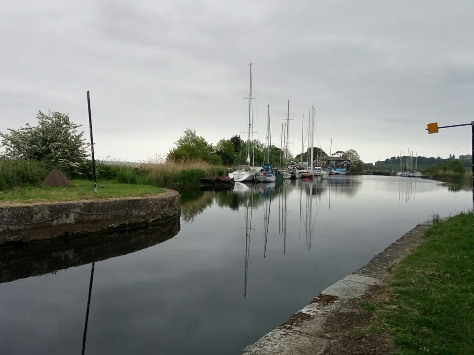 PascaleExeter's tweet photo. Pit stop on #readingwalk. Super self - conscious because dissertation I'm reading is lambasting promotion of women's exercise #markingwalk https://t.co/d8J3LD8KEe