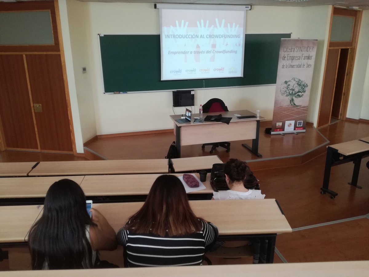 Crowdemprende's tweet photo. En breve comienza la charla de #crowdfunding en la @ujaen con @jeguemac y @CSEFJaen https://t.co/Em8c6fZocE