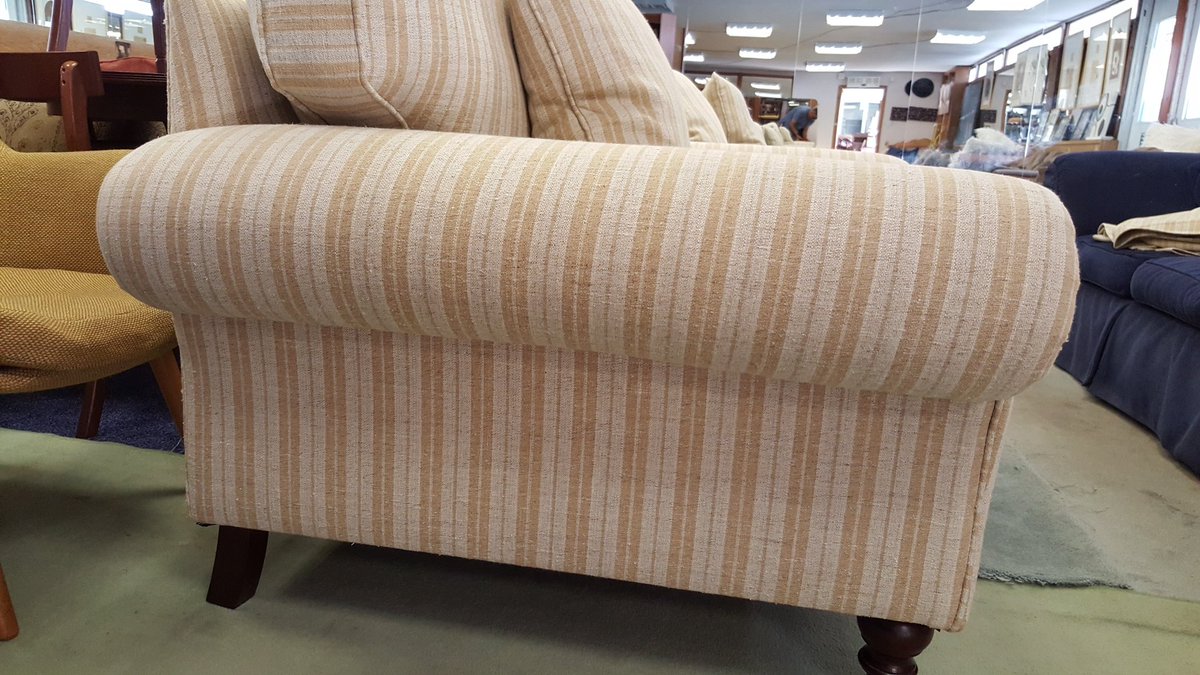 Reloved1's tweet image. Beautiful 2 Seat &amp;amp; 2 Matching Chairs  £500  0141 954 2323