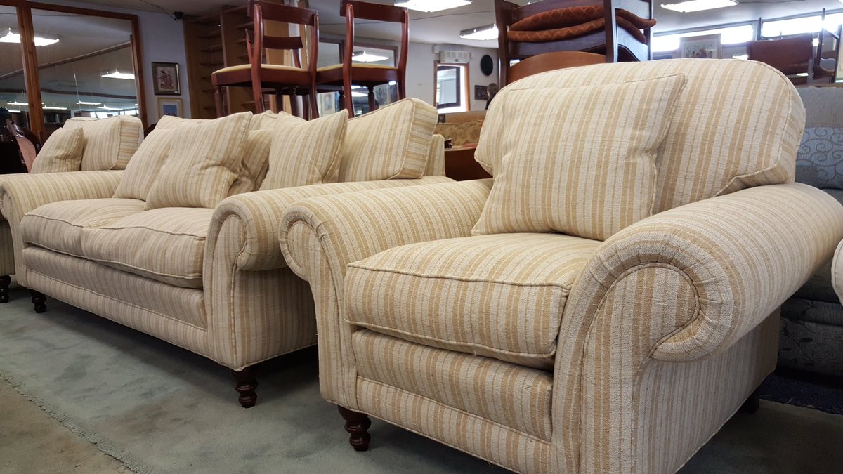 Reloved1's tweet image. Beautiful 2 Seat &amp;amp; 2 Matching Chairs  £500  0141 954 2323