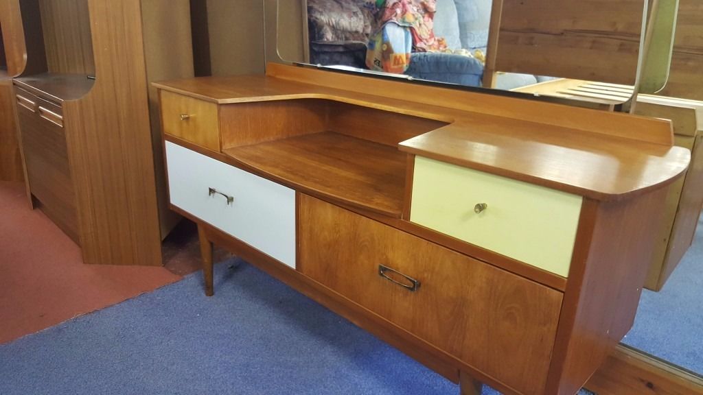 Reloved1's tweet image. Retro Dressing Table Painted In Laura Ashley Paint £75  0141 954 2323