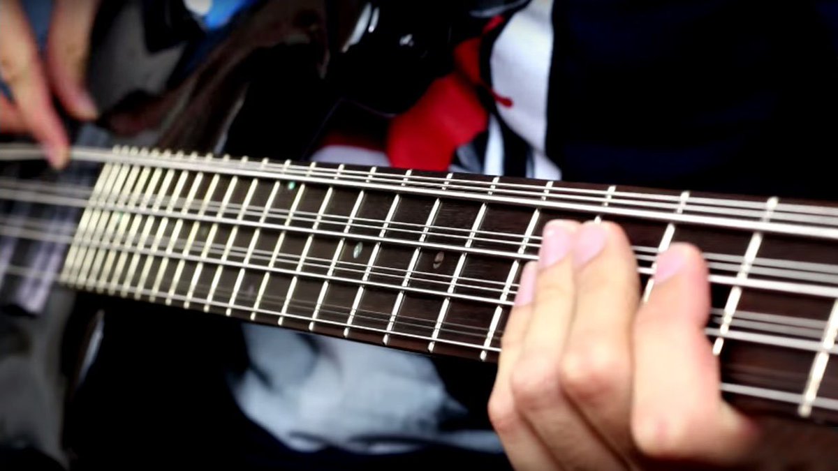 This is what a 12-string bass solo sounds like musicradar.com/news/this-is-w…