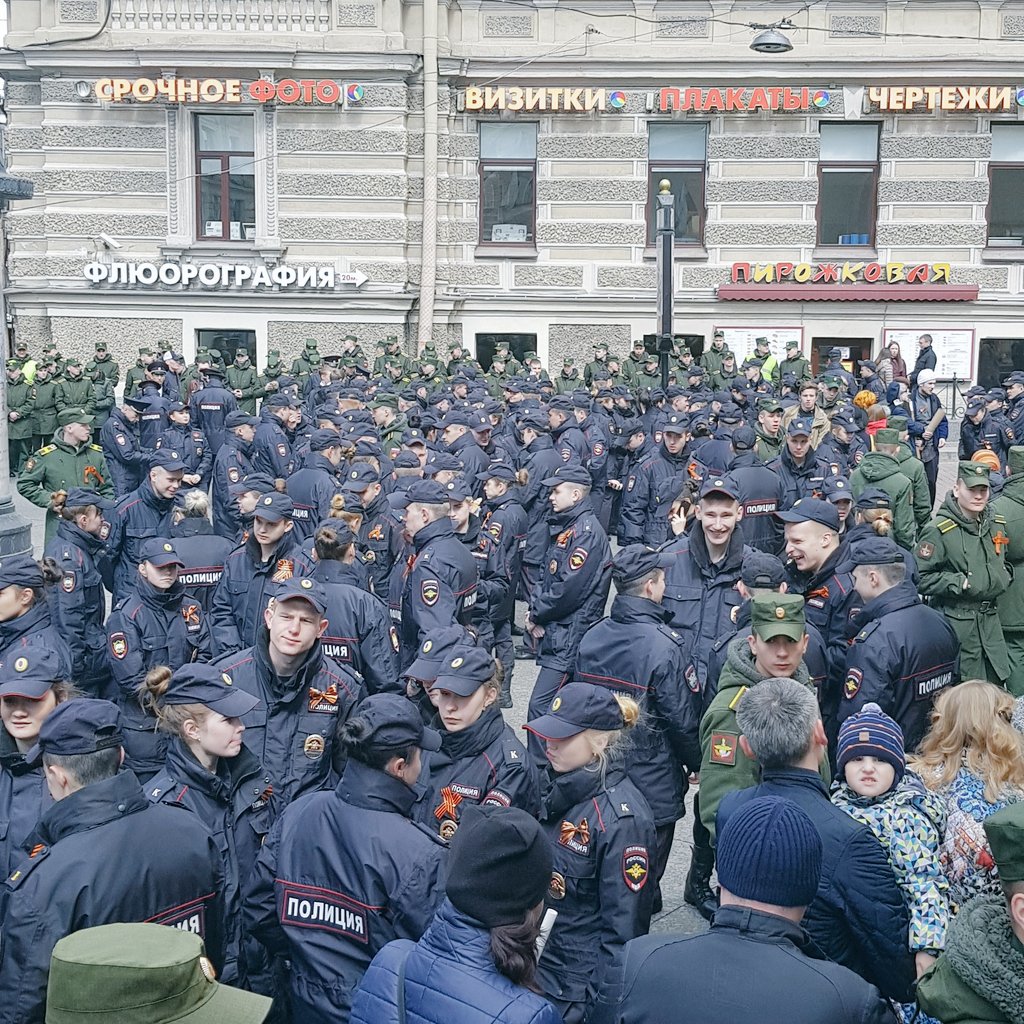 RuslanUsachev's tweet photo. Когда @navalny вышел за хлебом. https://t.co/PVpCSYfxjX