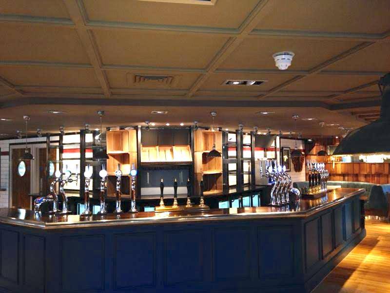 AHassociatesHal's tweet photo. Our services allow us to cover a range of business's. Bars to clubs, airports to showrooms we clean all #barcleaning #restaurantcleaning https://t.co/xhEKe4qhSR