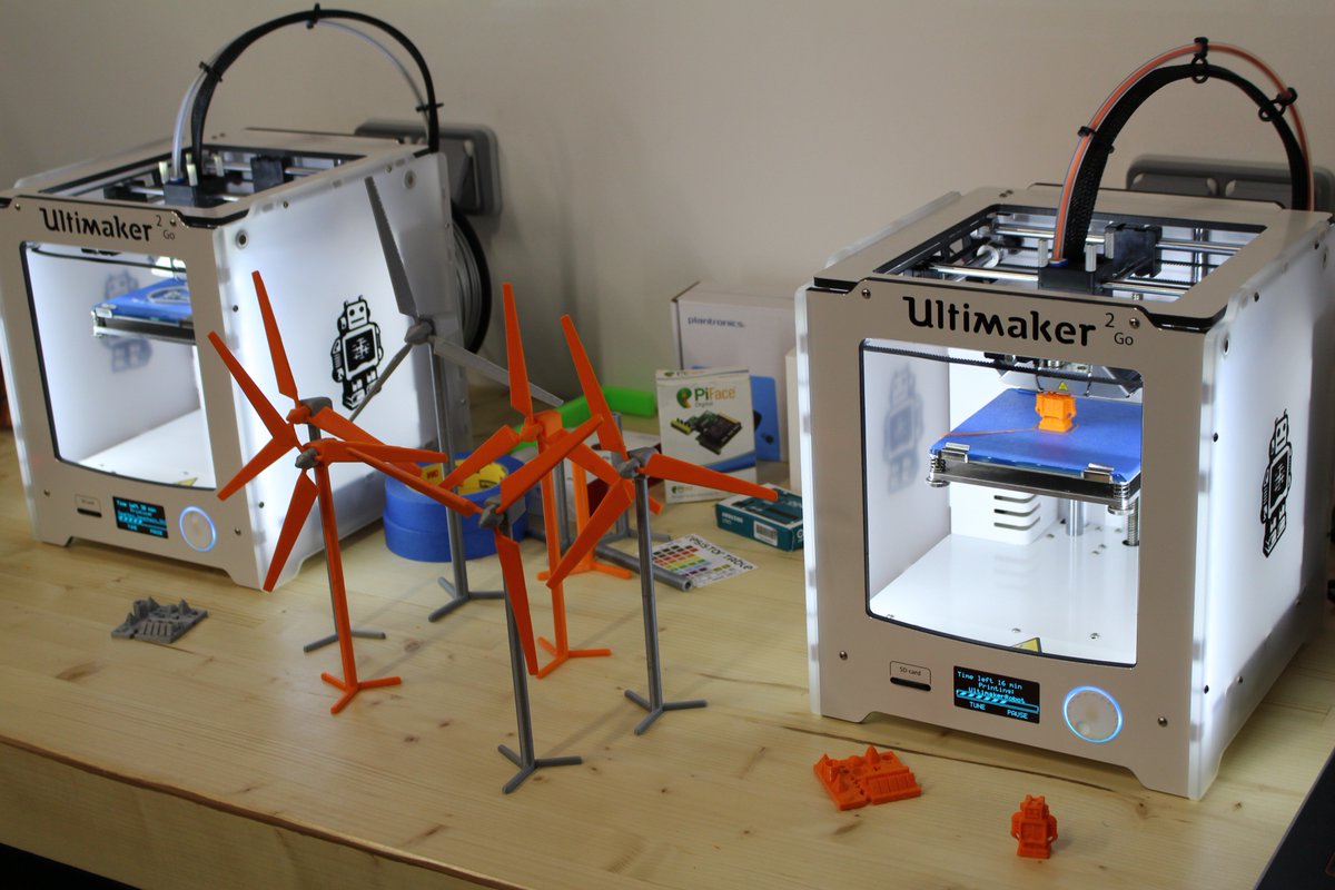 INESS_GN's tweet photo. 2 jours d’événements numériques à IN'ESS.
Inauguration du FabLab et buffet, bientôt dans l'aprem tables rondes et ateliers FabLab https://t.co/WW0CdloWi1