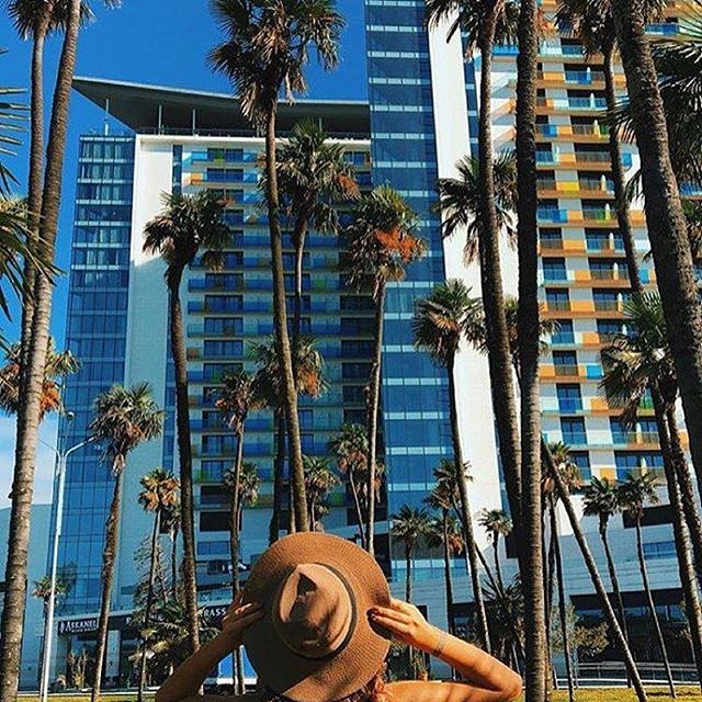 Yo_Travel_Geo's tweet photo. Batumi is the second largest city of Georgia, located on the coast of the Black Sea in the country's southwest. #VISITGEORGIA #GEOTOURS https://t.co/qHPrtAip8i
