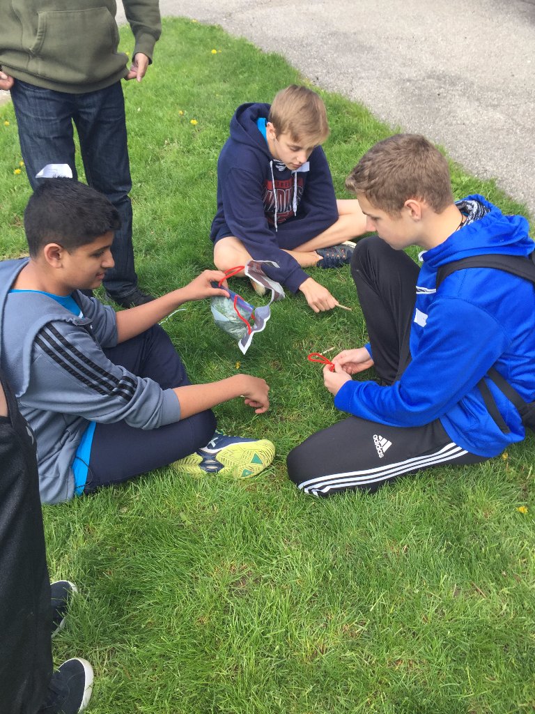 fernhillburl's tweet photo. Grade 8's at @BrockUniversity Science Camp using #Teamwork to complete the egg drop challenge! #scienceforkids #scienceuniversity #fhs https://t.co/3KBm4OdzLx
