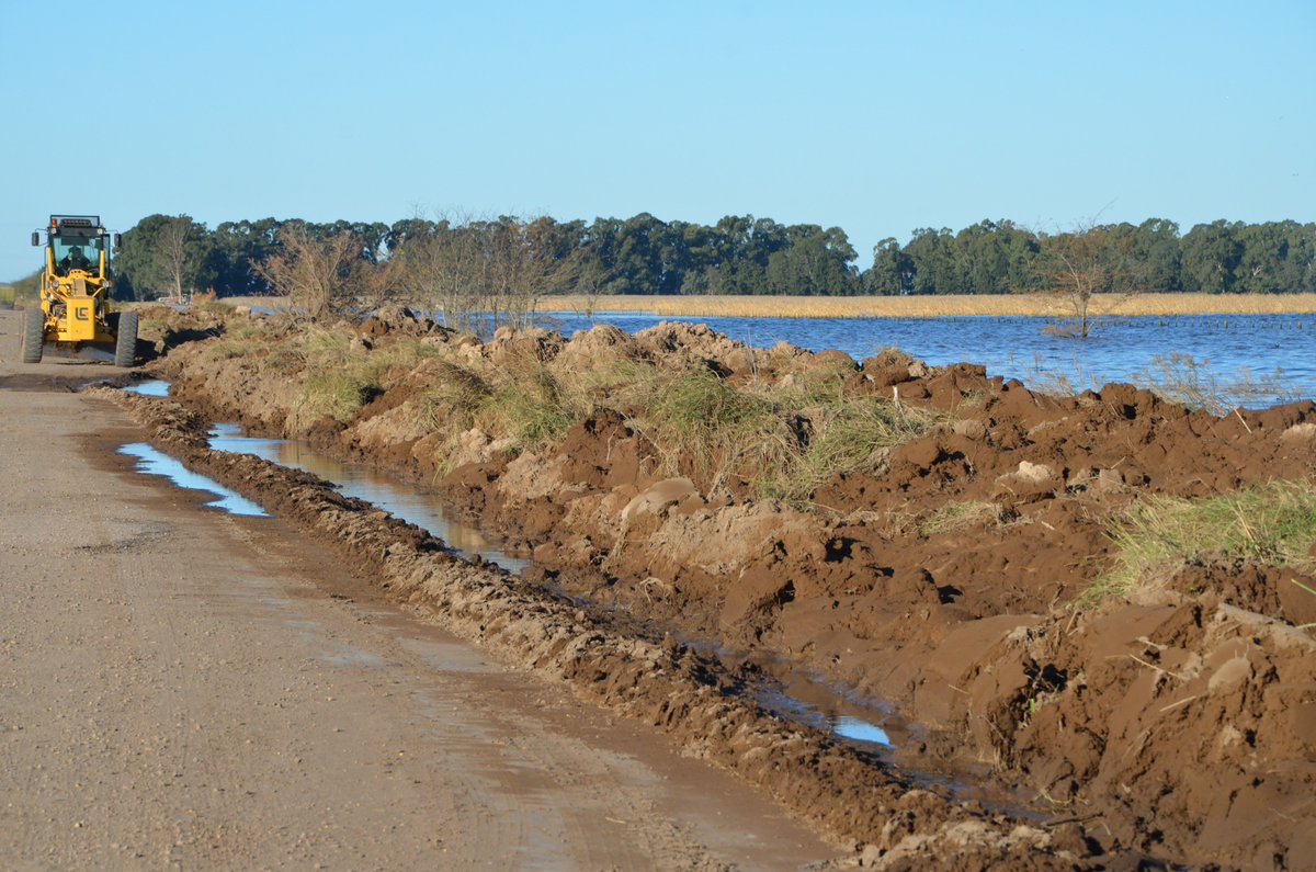 Munirivadavia1's tweet photo. Desde las 9hs la Ruta 70 queda cerrada al tránsito pesado, por trabajos de refuerzos en la contención y colocación de escombros en algunos https://t.co/KWD3PG2AYC
