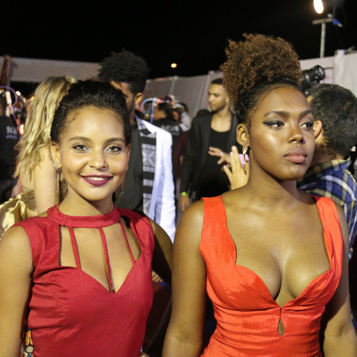 AgendaCv's tweet photo. #redCarpet DEVIL &amp; ANGEL nomeadas na categoria Revelação nos #CVMA2017 agendacultural.cv 
#caboverde #cvma #devilangel #musicawards #criola https://t.co/r12QZS0EZZ
