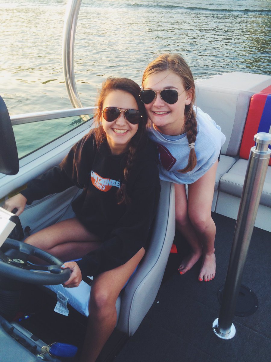 sechapman13's tweet photo. Happy Birthday em!! 🎉 love you hope your day is amazing 💗💗🎈 https://t.co/CbOQP568FD