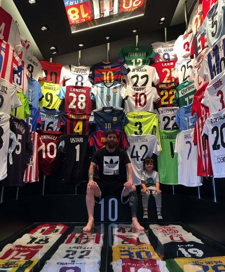 Conmoción Cincuenta Satisfacer El museo de camisetas de Messi provoca la burla de los fans de River