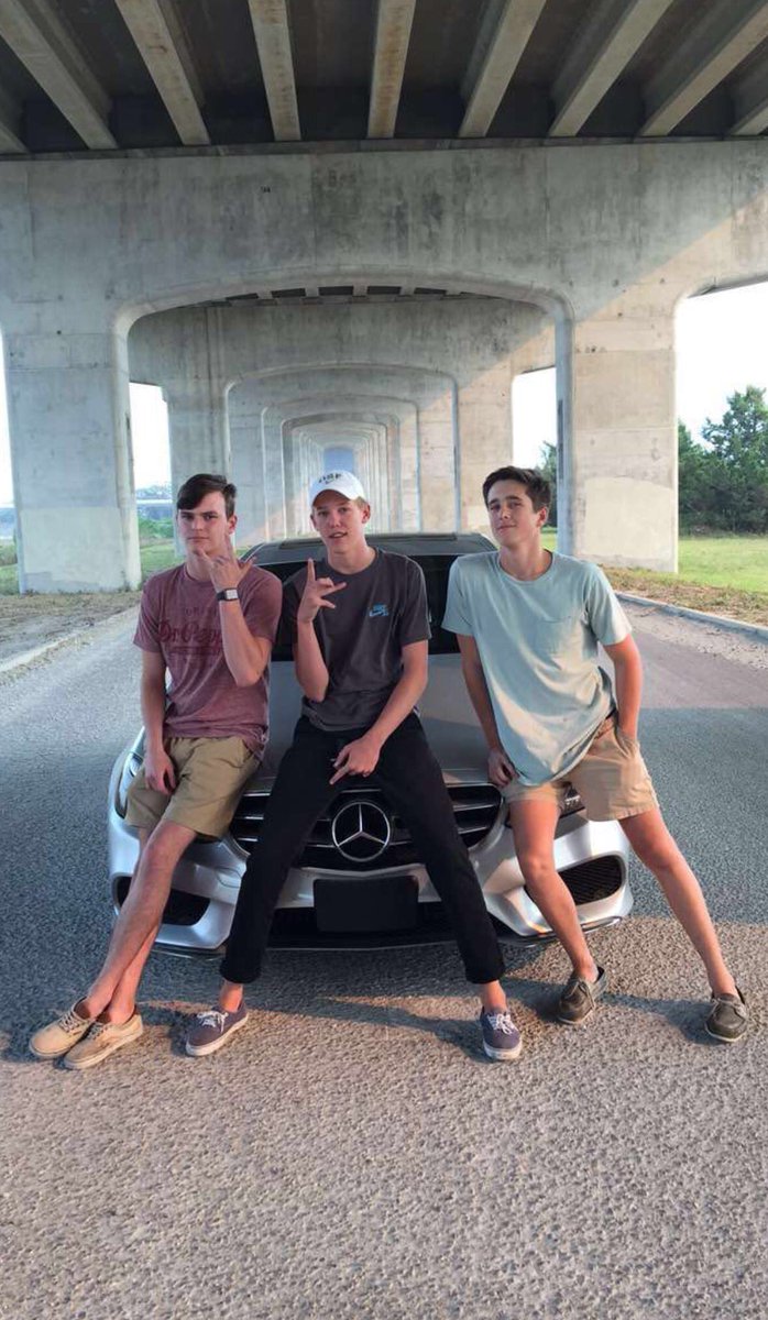 LaneSeal's tweet photo. Happy birthday cole. Your a great pal even tho nobody can stand you😂 https://t.co/RChsSudx2u