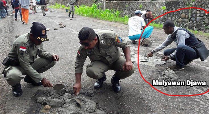 UpdateNtt's tweet photo. KETUA KOMISI C DPRD ALOR TIGA HARI BANTU AKON TAMBAL JALAN PROVINSI
https://t.co/Sg8356TNCO https://t.co/EEN1zfTIBE