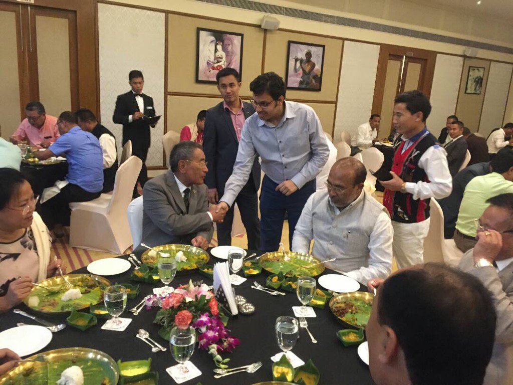 rammadhav_'s tweet photo. Transformative moment.CMs of Nagaland n Manipur meet in Imphal 2 strengthen bonhomie n goodwill. Aftr many many years https://t.co/dg5JXFQo3W