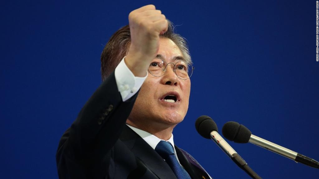CNN's tweet photo. JUST IN: South Korean election exit poll points to win for the Democratic Party's Moon Jae-in https://t.co/qoPtAtzTkr https://t.co/2Vu3lIUIAs