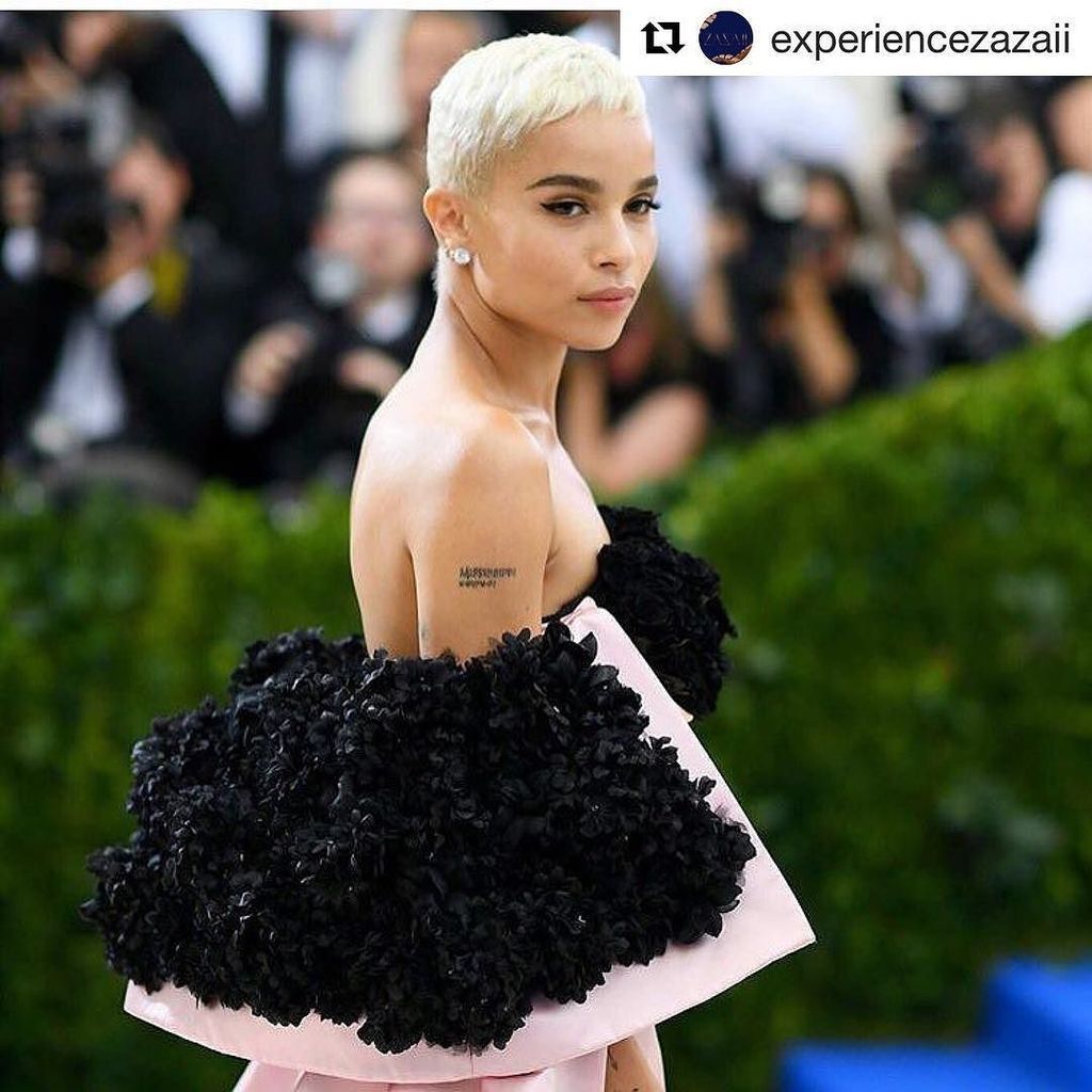 pipercarter's tweet photo. African Fashion Zoe killin em
#Repost @experiencezazaii with @repostapp
・・・
Met Gala Beauty: Zoe Kravitz #MetGala2… https://t.co/Xg98de246p https://t.co/MKc93eLOQz
