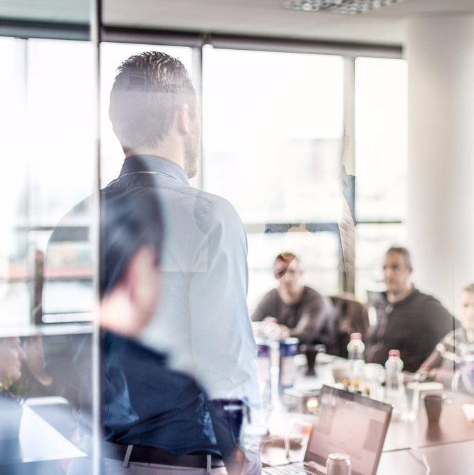 UTwente's tweet image. Onze studenten doen &amp;amp; leren zo ontzettend veel tijdens de @_utchallenge. Dit staat hen de komende tijd te wachten: utchallenge.nl/news?i=157