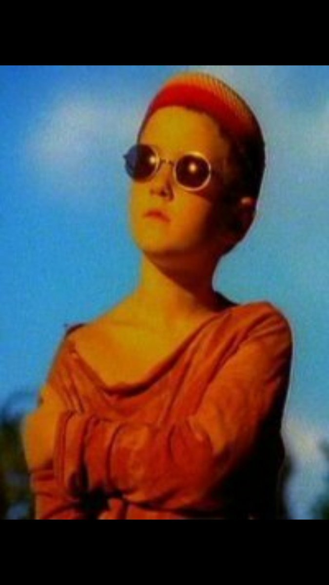 AlisonMoyet's tweet photo. My brilliant Joe is 32 today. Happy Birthday darling, darling boy. #FallingVideo https://t.co/D1xbwS5Iq4