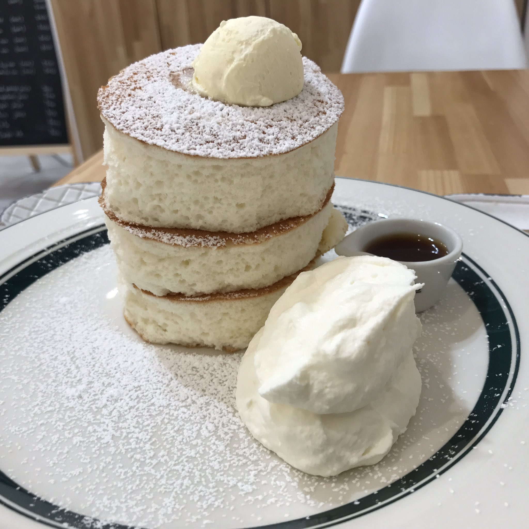 リアル脱出ゲーム岡山店 旧アジトオブスクラップ岡山 Twitterissa 店長深夜のぼやき パンケーキ それは魅惑の響き 岡山 アジト近くにも素敵なパンケーキ屋さんございます こちら天満屋地下にある Gram さんのプレミアムパンケーキ 950円 です ふわふわ