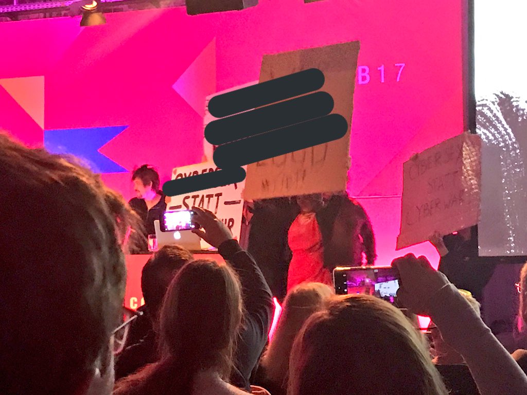 MattBannert's tweet photo. Man kann natürlich auch die fachliche Ebene verlassen und stattdessen unqualifiziert Rumstören #rp17 #mcb17 https://t.co/if60bBhIK5