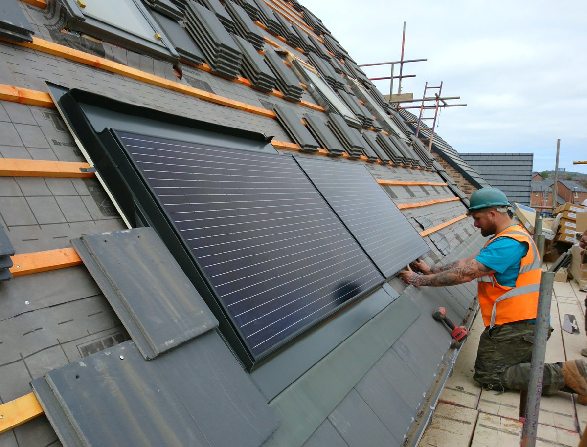 Great to see versatile Clearline in challenging roof layouts with its new #Fusion Landscape - quality roof-integrated PV for all conditions.