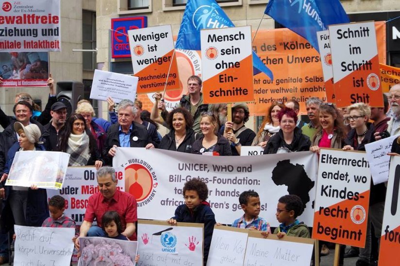 Demonstration gegen Genitalverstümmelung in Köln hpd.de/artikel/demons…