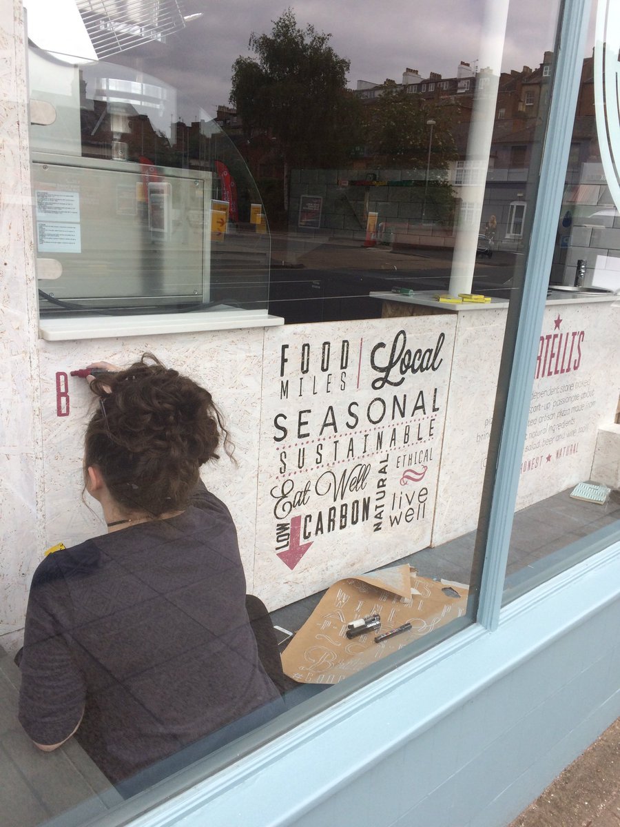 Birtellis's tweet image. Fabulous chalkboard artistry @ExallDesign 👍🏼 #chalkboardart