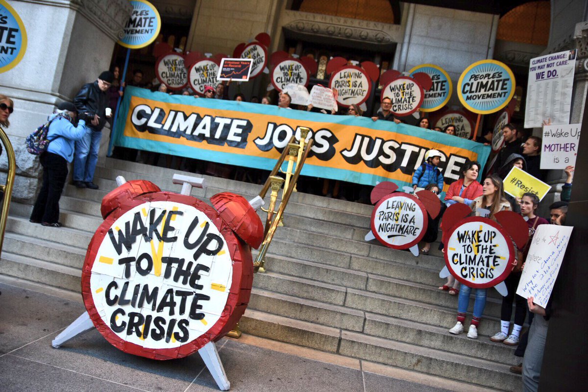 aletweetsnews's tweet image. Crowd @ Trump Hotel demanding Trump &amp;amp; co. stick to the Paris climate accord - "Pruitt don't do it, save Paris now!" #WakeUpTrump