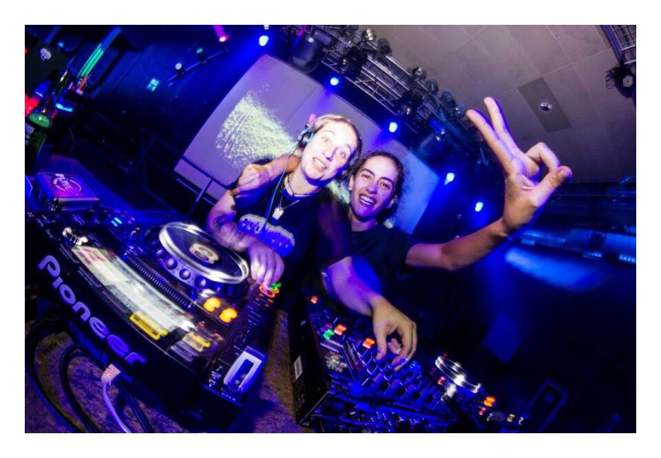 LasTeaPartyDjs's tweet photo. Forever young!! ✌🏽 Nuestro primer día en @BullshitBilbao @FeverClubBilbao ! #teenmode #teendjs Van pasando los años tontamente...!!! https://t.co/vET4lF1fvF