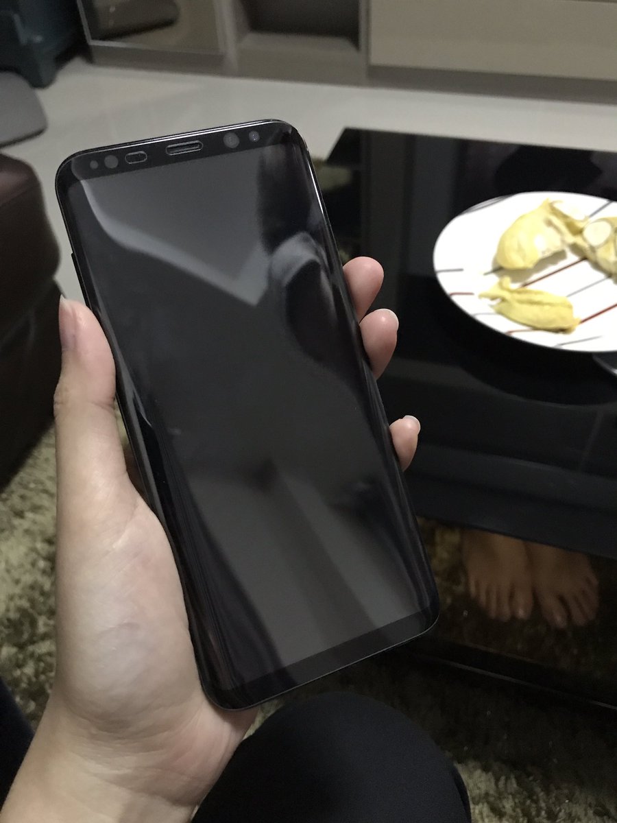natly_iii's tweet photo. อานี่ไปถอย S8 มาใหม่ จากใจทาส apple คนนี้เลยนะ มันดีมากกก ถ่ายรูปแสงน้อยคือดี ชัดมากยิ่งหน้าชัดหลังเบลอคือสวย จับถนัดกว่า 7+ ด้วย https://t.co/TAC2vZXXSn
