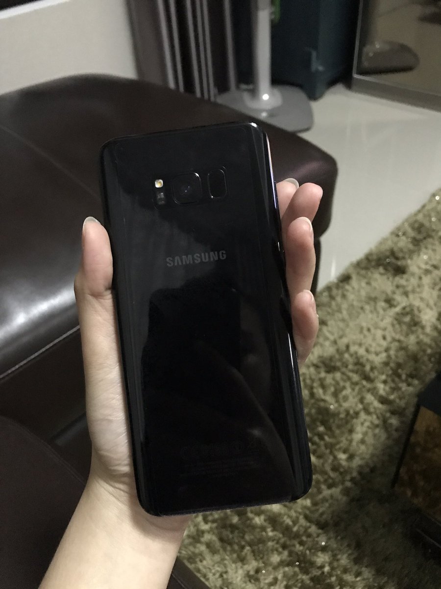 natly_iii's tweet photo. อานี่ไปถอย S8 มาใหม่ จากใจทาส apple คนนี้เลยนะ มันดีมากกก ถ่ายรูปแสงน้อยคือดี ชัดมากยิ่งหน้าชัดหลังเบลอคือสวย จับถนัดกว่า 7+ ด้วย https://t.co/TAC2vZXXSn