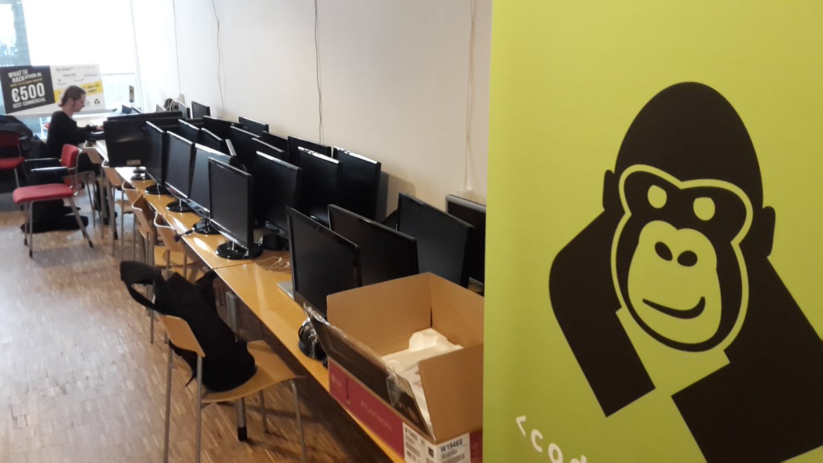 CodeGorillaNL's tweet image. Thank you @hondsrugcollege for this generous donation! Beamers, speakers, display screens and a lot more cool gadgets! #WeCode #CodeGorilla