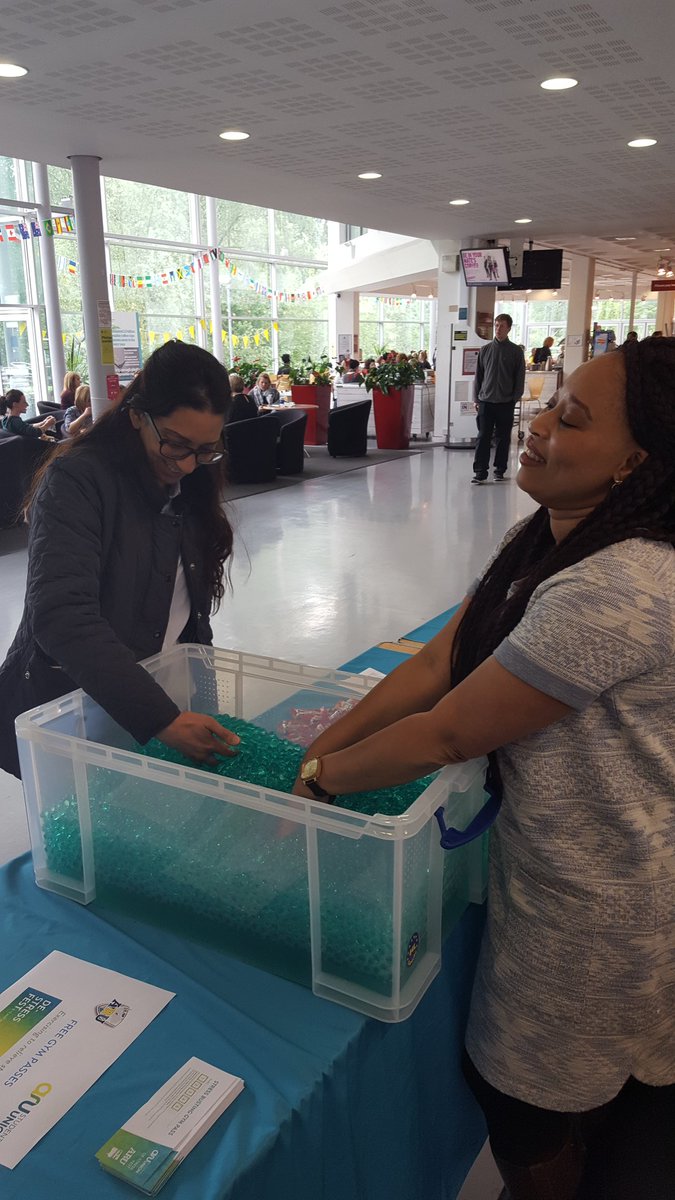 Precious_Chelms's tweet photo. Day 2 of De-stress festival, ARU SU have free fruits, water and chocolate for our students come to MAB now @ARU_Education @AngliaRuskinSU https://t.co/nUcaOAeyiX